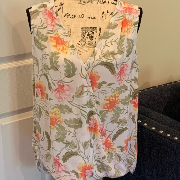 Sleeveless Blouse - Picture 1 of 3